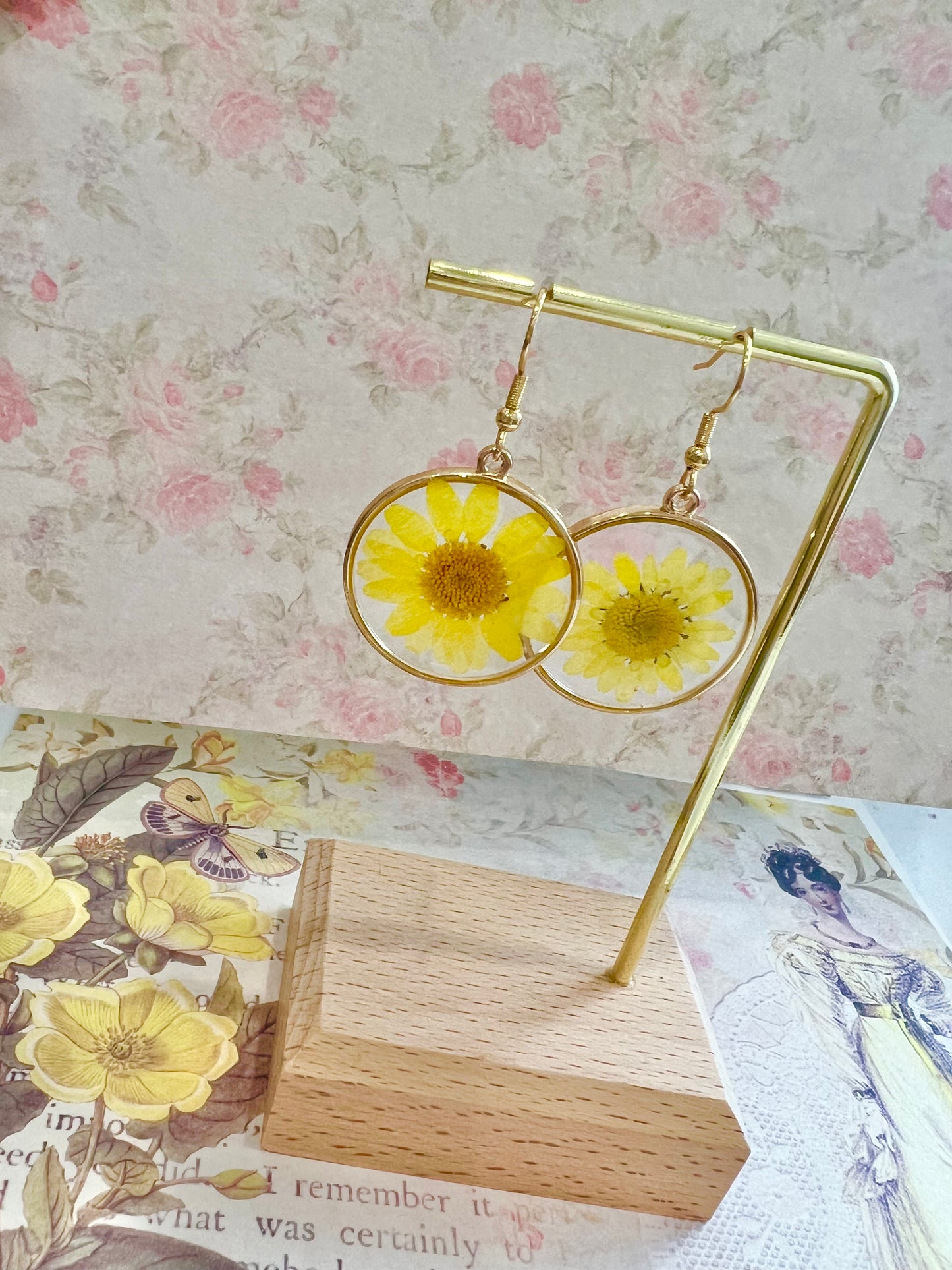Handmade yellow daisy earring