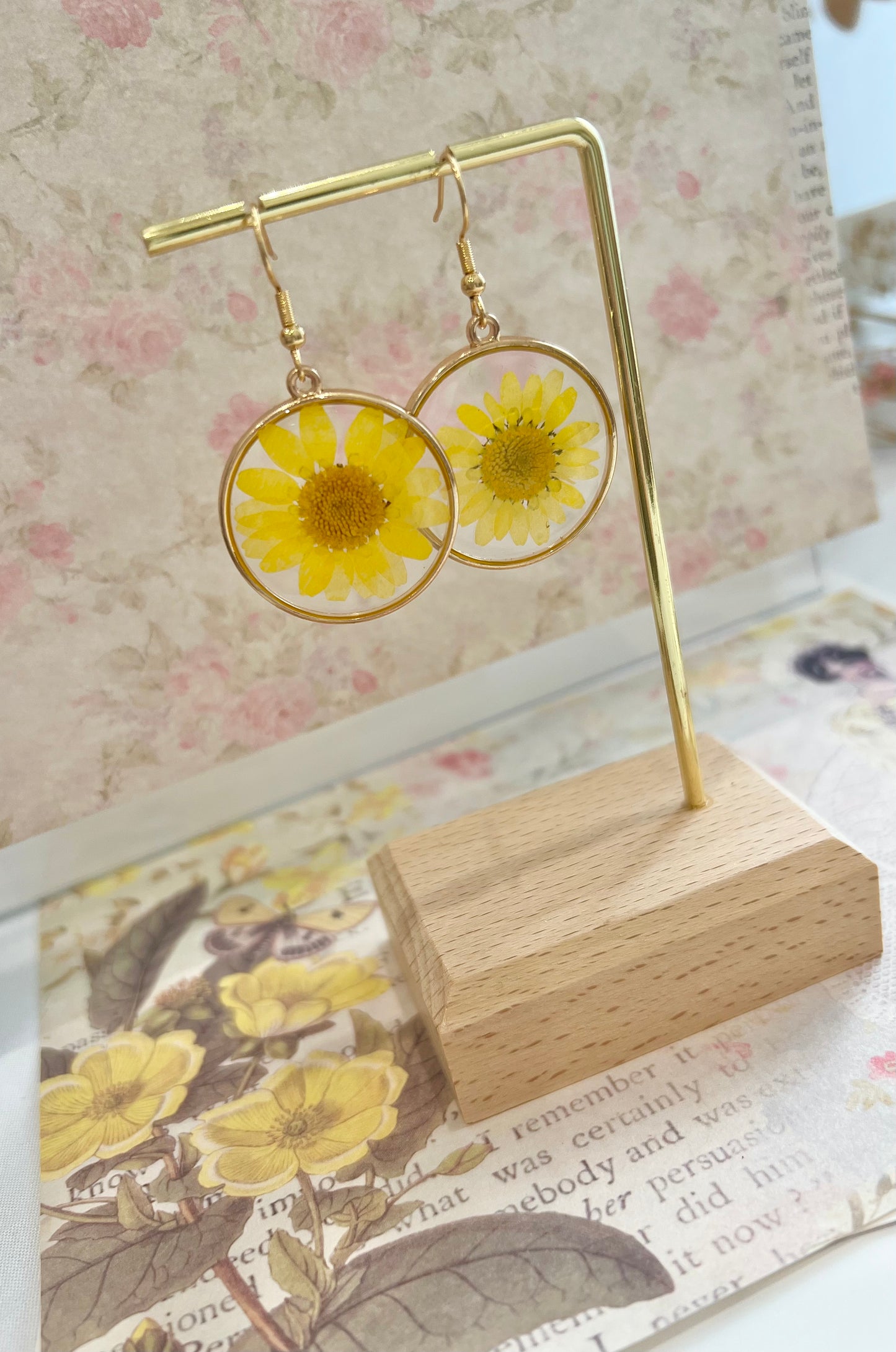 Handmade yellow daisy earring