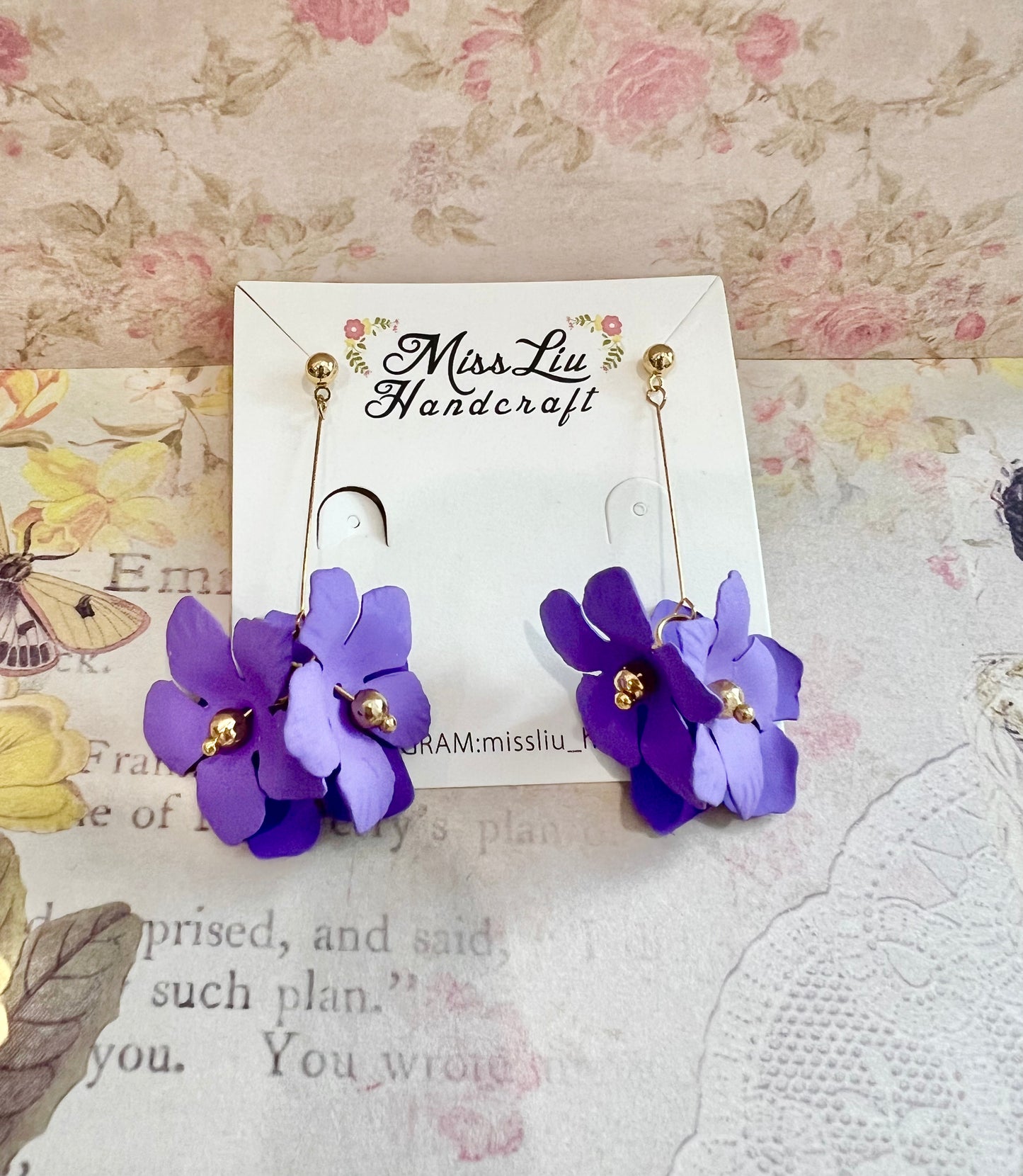 Purple flower dangling earring