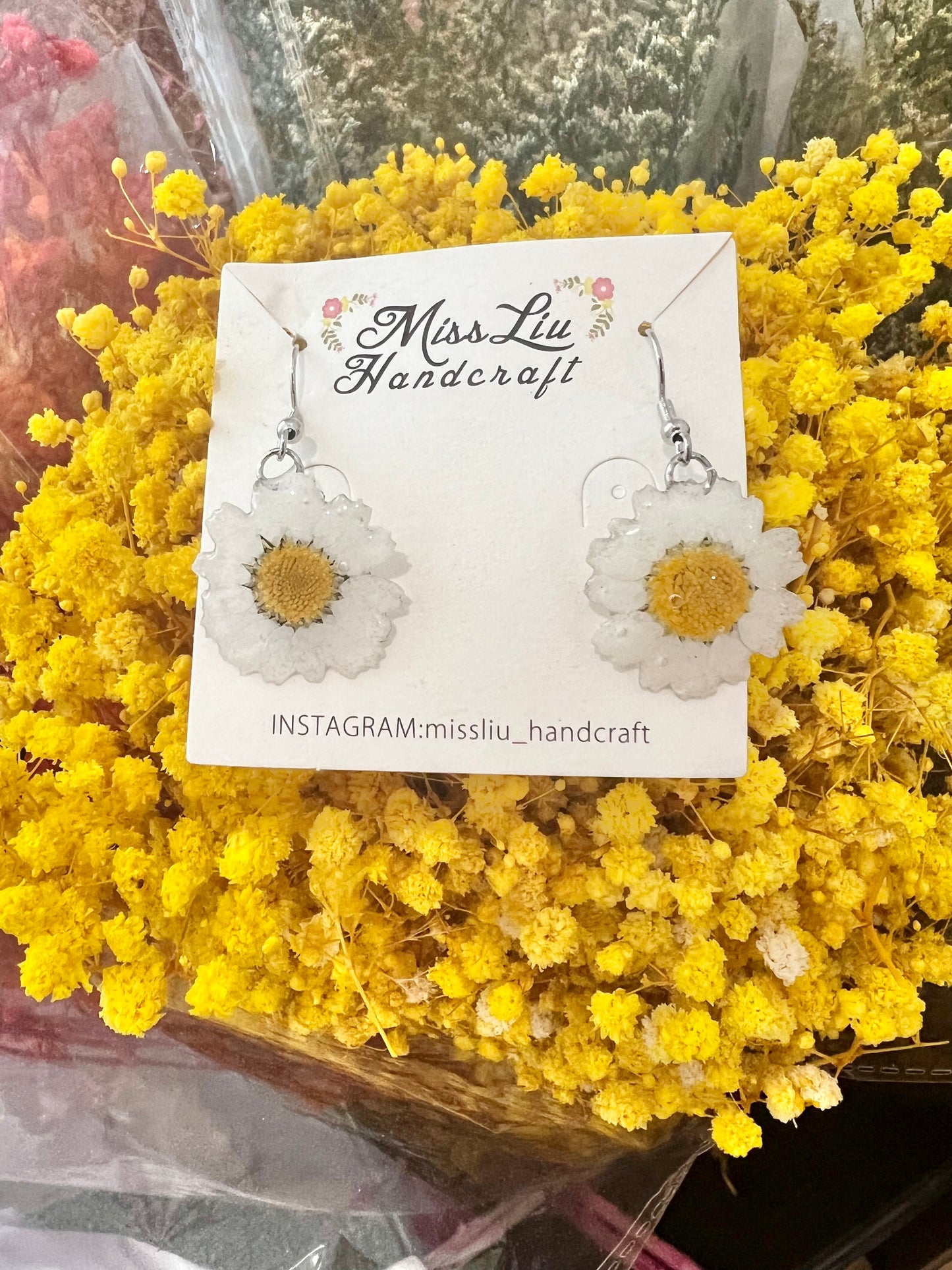 Handmade white daisy real flower earring
