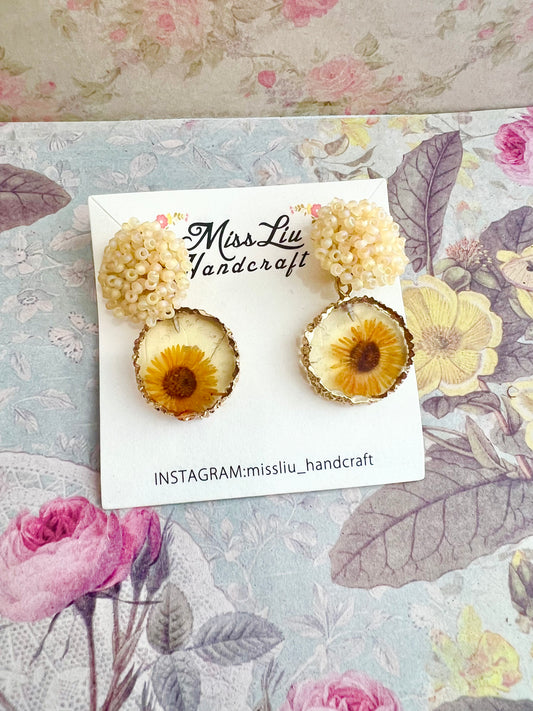 Handmade daisy earring